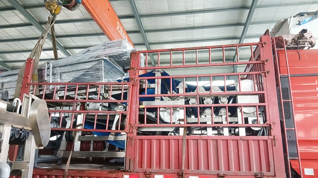 煙臺(tái)客戶榨梨汁訂購(gòu)一套帶式果汁壓榨機(jī)，已發(fā)貨！