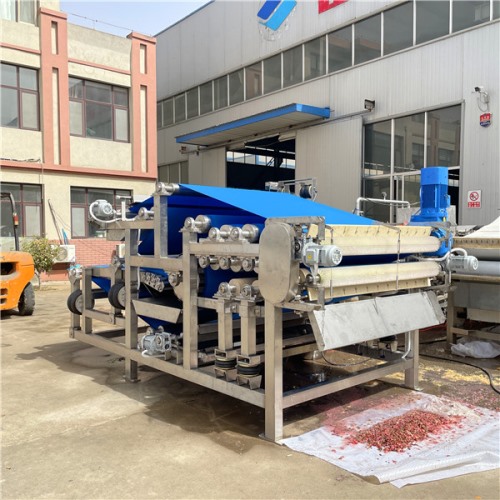 某食品廠訂購(gòu)的1臺(tái)帶式榨汁機(jī)，試機(jī)檢驗(yàn)合格準(zhǔn)備發(fā)貨！