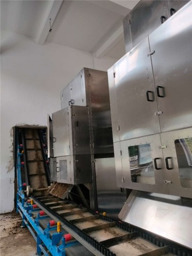 云南某污水處理廠訂購的2臺一體式污泥深度脫水機，已投入使用啦！